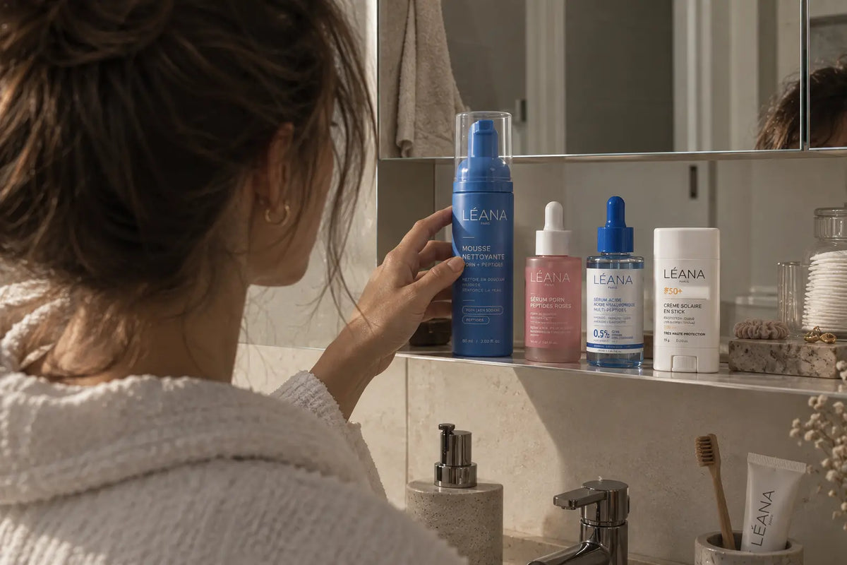 Routine skincare pour peau grasse et mixte en hiver avec mousse nettoyante et sérum hydratant